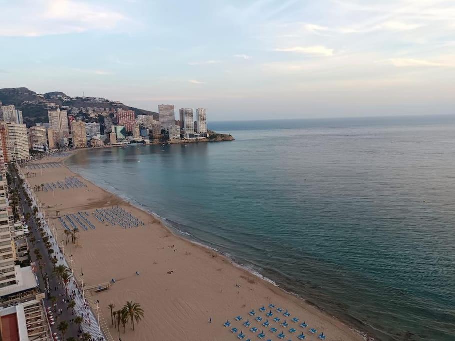 Estupendo Apartamento En Planta 23 Primera Linea Бенидорм Экстерьер фото