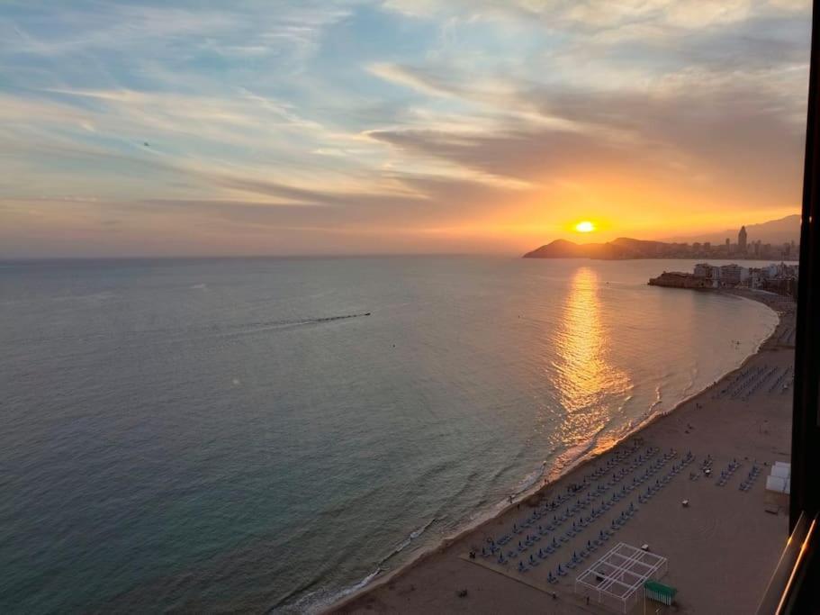 Estupendo Apartamento En Planta 23 Primera Linea Бенидорм Экстерьер фото